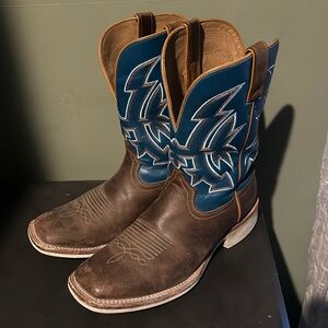 Cody James leather cowboy western boots with rubber outsole